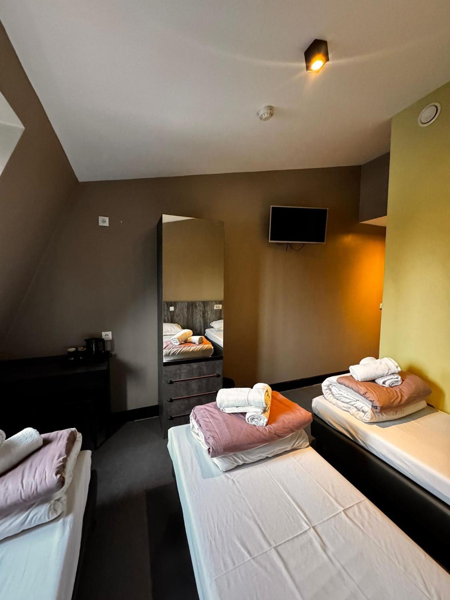 Chambre Triple avec Salle de Bains Privative