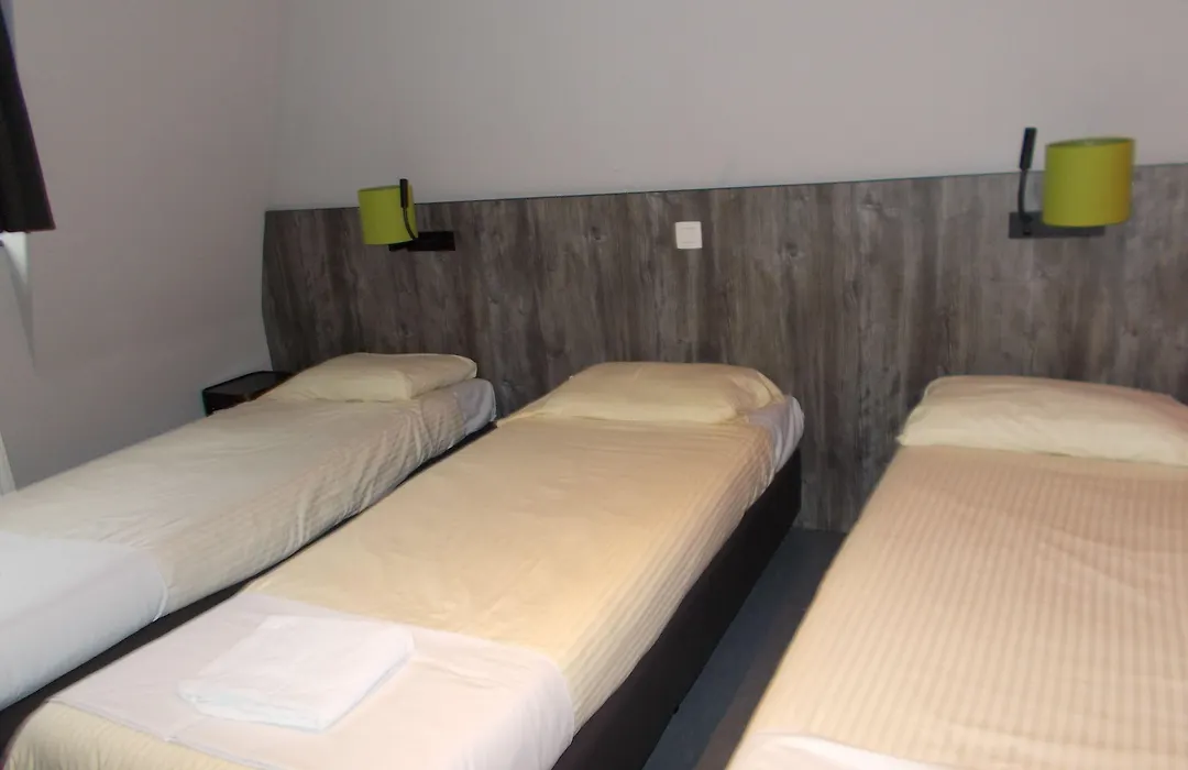 Brxxl 5 City Centre Hostel-1