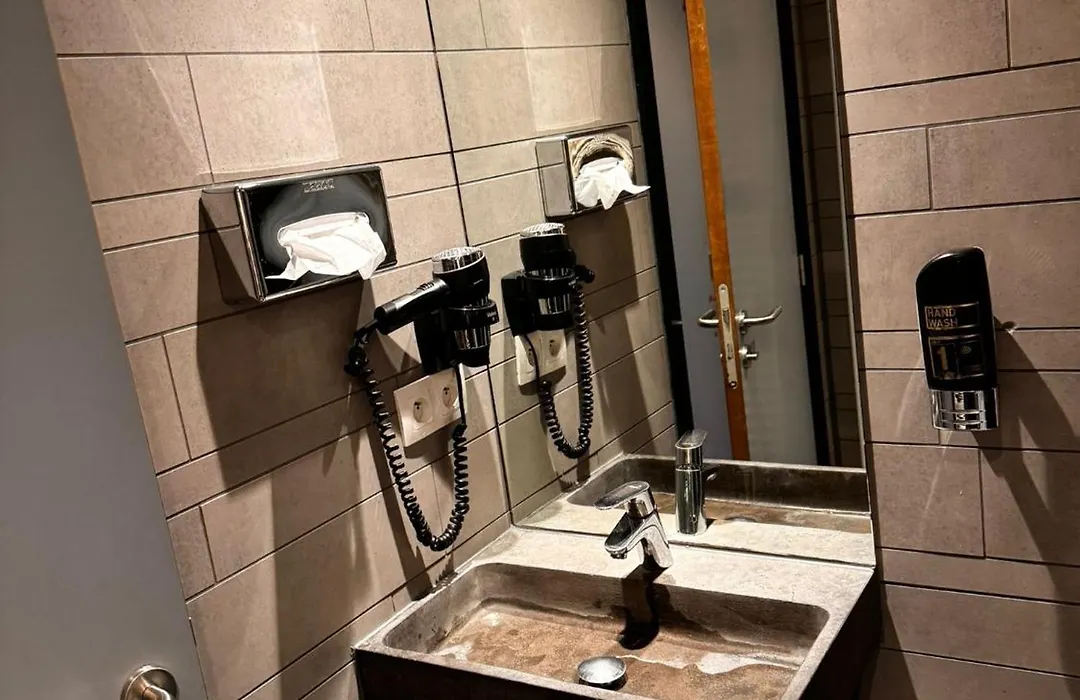 Brxxl 5 City Centre Hostel-1